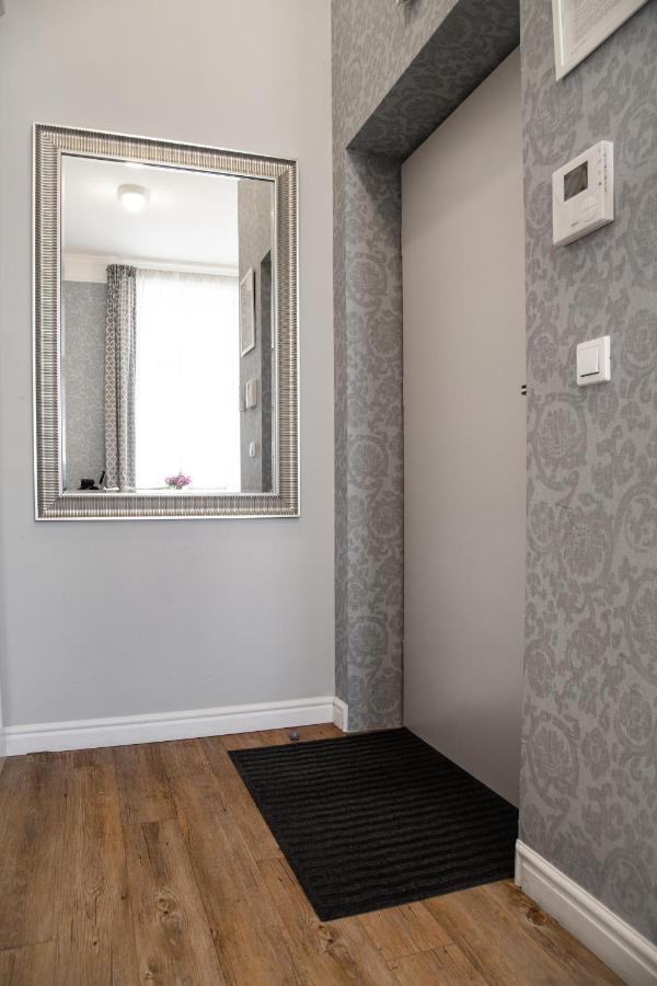 Househost Apartment :Zacisze Street Krakow Luaran gambar